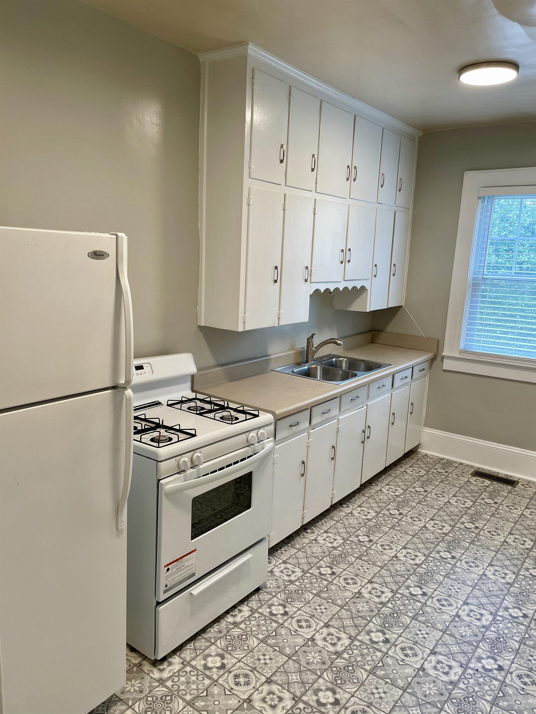 411 N. Laurel ave - 5